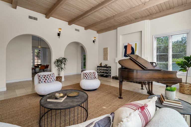 21117 Lighthill Dr TOPANGA CA 90290 inception-app-prod/MGFkNTExOTUtZDU4Yy00MDJkLTljYTQtNGI1N2NjNWMwOTkw/content/2021/12/8ecc150a2fc26b3a11e3aa206ae52ffa9aa90045.jpg