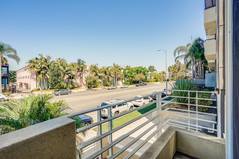 4940 Laurel Canyon Unit 104, Valley Village, CA 91607 inception-app-prod/MGFkNTExOTUtZDU4Yy00MDJkLTljYTQtNGI1N2NjNWMwOTkw/content/2022/09/81a3121c6440d72e3510198d96b2b771cf2b620b.jpg