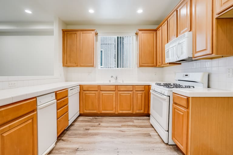 4940 Laurel Canyon Unit 104, Valley Village, CA 91607 inception-app-prod/MGFkNTExOTUtZDU4Yy00MDJkLTljYTQtNGI1N2NjNWMwOTkw/content/2022/09/d33140386be3f47d12bf8a2aaabbcec25f03359b.jpg