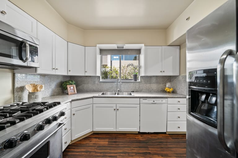 340 S La Peer Dr, Beverly Hills CA 90211 inception-app-prod/MGFkNTExOTUtZDU4Yy00MDJkLTljYTQtNGI1N2NjNWMwOTkw/content/2023/05/a86c78b28a73baaa3077e06cb235974b282dbd41.jpg