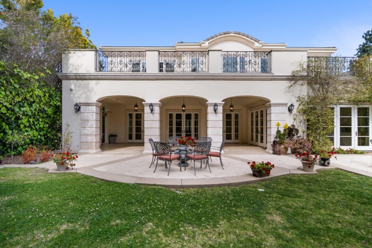 447 N Kenter Ave, Los Angeles CA 90049 inception-app-prod/MGFkNTExOTUtZDU4Yy00MDJkLTljYTQtNGI1N2NjNWMwOTkw/content/2023/05/de8a8c70205b8d64a060ffd3767d53e31d515380.jpg