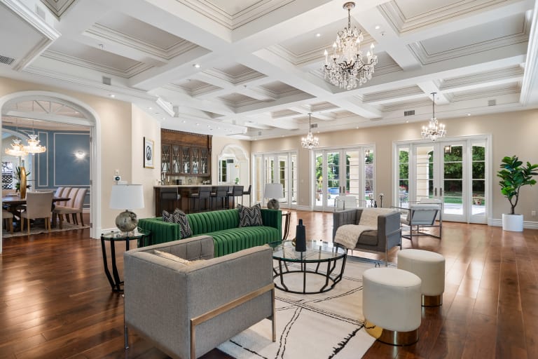 447 N Kenter Ave, Los Angeles CA 90049 inception-app-prod/MGFkNTExOTUtZDU4Yy00MDJkLTljYTQtNGI1N2NjNWMwOTkw/content/2023/05/ea7ac5503f53bbcbdf885970408dcb3bee2e535e.jpg