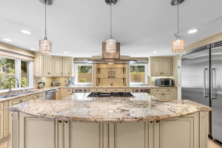 3900 Braewood Ct, Tarzana, CA 91356 inception-app-prod/MGFkNTExOTUtZDU4Yy00MDJkLTljYTQtNGI1N2NjNWMwOTkw/content/2023/12/b9b0abf578958e2a022275631fafdfd1bd821948.jpg