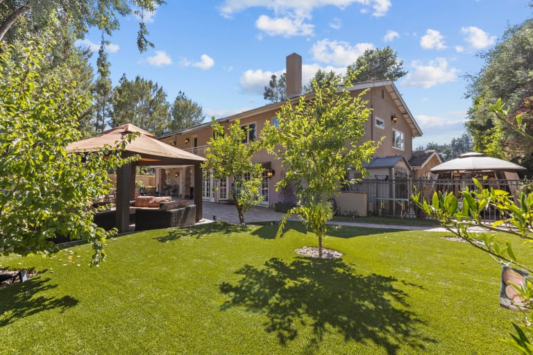 3900 Braewood Ct, Tarzana, CA 91356 inception-app-prod/MGFkNTExOTUtZDU4Yy00MDJkLTljYTQtNGI1N2NjNWMwOTkw/content/2023/12/c4a67da140d892e5ec0f503a7f32b5479731f8f3.jpg