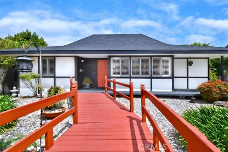 12403 Cumpston St, Valley Village, CA 91607 inception-app-prod/MGFkNTExOTUtZDU4Yy00MDJkLTljYTQtNGI1N2NjNWMwOTkw/content/2024/06/2806340095b7d7bad5fddf255fb02b42d240e1ba.jpg