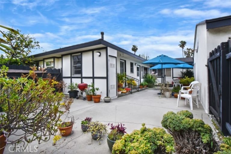 12403 Cumpston St, Valley Village, CA 91607 inception-app-prod/MGFkNTExOTUtZDU4Yy00MDJkLTljYTQtNGI1N2NjNWMwOTkw/content/2024/06/7ef2c326b64eb6f02555108fdaafe9a4939e63b9.jpg