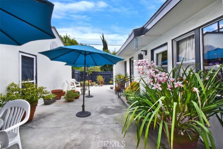 12403 Cumpston St, Valley Village, CA 91607 inception-app-prod/MGFkNTExOTUtZDU4Yy00MDJkLTljYTQtNGI1N2NjNWMwOTkw/content/2024/06/c65542169efca50a457be45dc2d77281940488a7.jpg