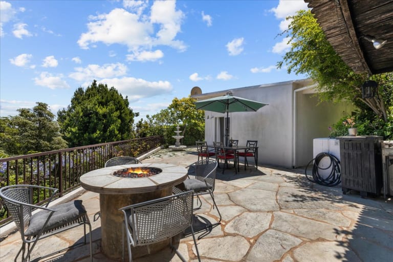 1422 N Kenter Ave, Los Angeles, CA 90049 inception-app-prod/MGFkNTExOTUtZDU4Yy00MDJkLTljYTQtNGI1N2NjNWMwOTkw/content/2024/09/57567ee5933f92bd0867aff0589dd571eb0b975e.jpg