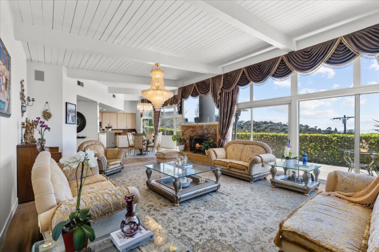 1422 N Kenter Ave, Los Angeles, CA 90049 inception-app-prod/MGFkNTExOTUtZDU4Yy00MDJkLTljYTQtNGI1N2NjNWMwOTkw/content/2024/09/6c8758232f4c4d62535469722091ab636cf6a60c.jpg