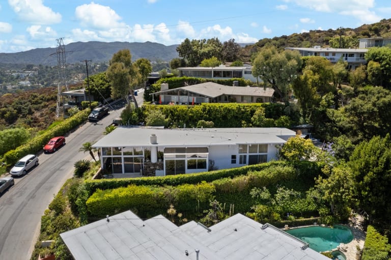 1422 N Kenter Ave, Los Angeles, CA 90049 inception-app-prod/MGFkNTExOTUtZDU4Yy00MDJkLTljYTQtNGI1N2NjNWMwOTkw/content/2024/09/94ae3fd8cb86be763f73e8a9003a1fc52c07b2ed.jpg