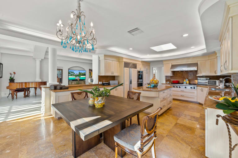 23318 Park Colombo, Calabasas CA 91302 inception-app-prod/MGFkNTExOTUtZDU4Yy00MDJkLTljYTQtNGI1N2NjNWMwOTkw/content/2024/10/0895e6352d9df4db56acff81763303c171690200.jpg