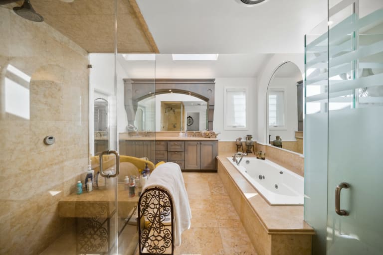 23318 Park Colombo, Calabasas CA 91302 inception-app-prod/MGFkNTExOTUtZDU4Yy00MDJkLTljYTQtNGI1N2NjNWMwOTkw/content/2024/10/43be474c0570ee93f33c491a8b962abb595e3ed2.jpg