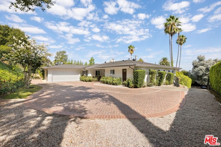 16324 Mandalay Dr, Encino CA 91436 inception-app-prod/MGFkNTExOTUtZDU4Yy00MDJkLTljYTQtNGI1N2NjNWMwOTkw/content/2024/10/6ca6804305429f2d8adfc2ce3058184daeb42840.jpg