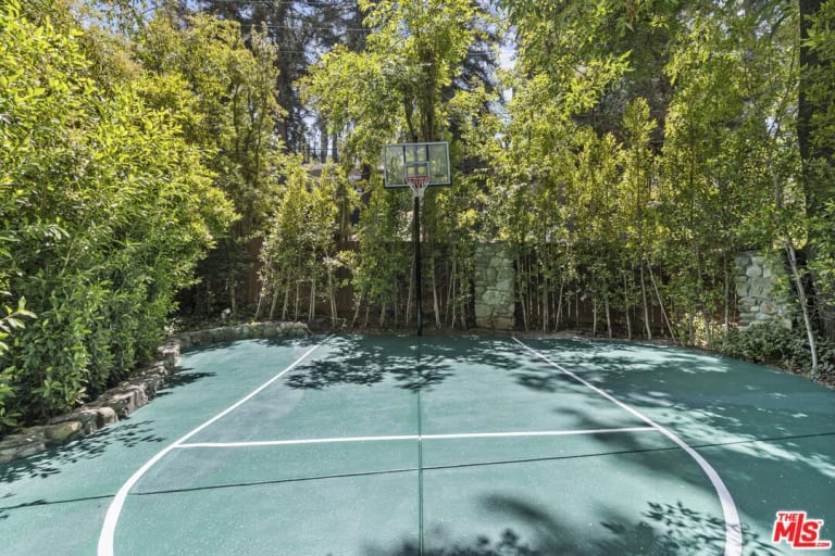 19350 Starlight Dr, Tarzana CA 91356 inception-app-prod/MGFkNTExOTUtZDU4Yy00MDJkLTljYTQtNGI1N2NjNWMwOTkw/content/2024/10/7af20bfcb8101bffd2cbea90c27b957b9ef35571.jpg