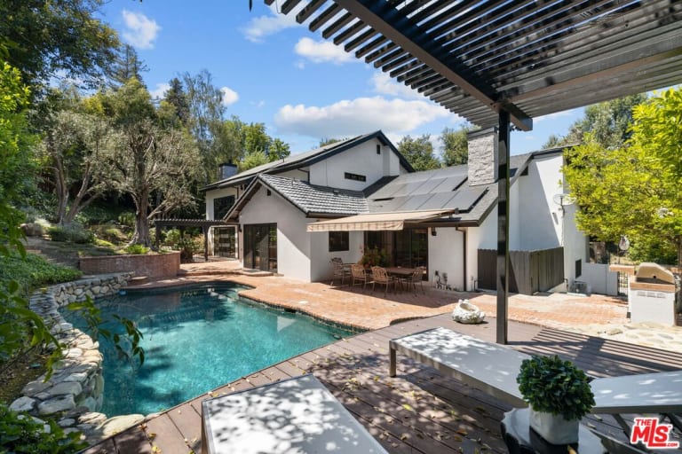 19350 Starlight Dr, Tarzana CA 91356 inception-app-prod/MGFkNTExOTUtZDU4Yy00MDJkLTljYTQtNGI1N2NjNWMwOTkw/content/2024/10/8c5404c69538e2a05f7019ea3a93742314186ab1.jpg