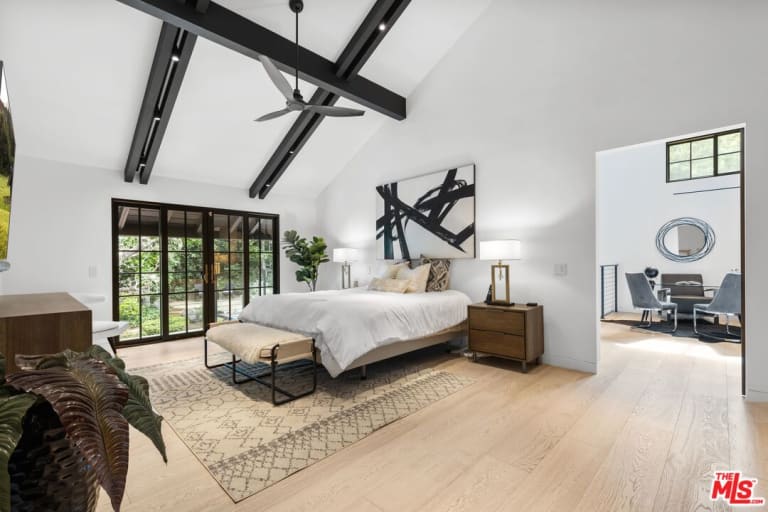 19350 Starlight Dr, Tarzana CA 91356 inception-app-prod/MGFkNTExOTUtZDU4Yy00MDJkLTljYTQtNGI1N2NjNWMwOTkw/content/2024/10/8f0750372ed420e37946418732a9801516463728.jpg