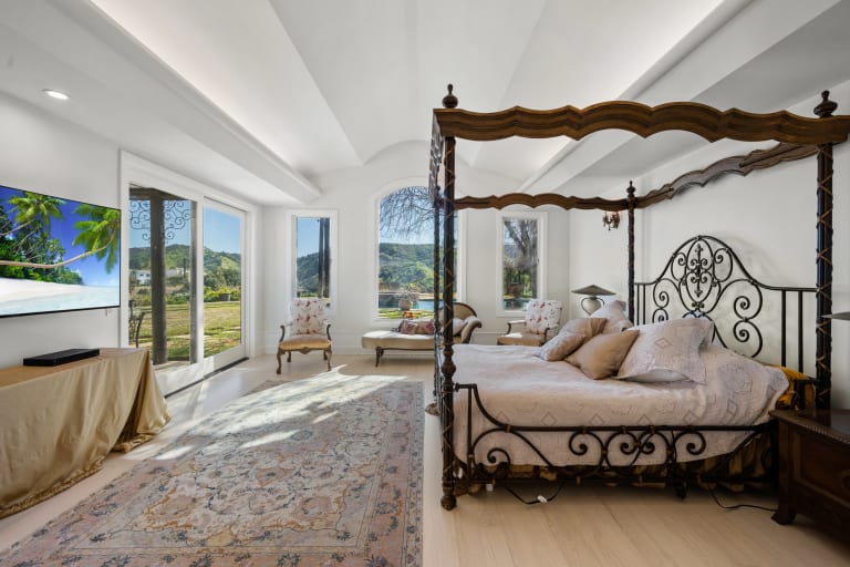 23318 Park Colombo, Calabasas CA 91302 inception-app-prod/MGFkNTExOTUtZDU4Yy00MDJkLTljYTQtNGI1N2NjNWMwOTkw/content/2024/10/b1648855016670f027db8478b4955eeef73281df.jpg