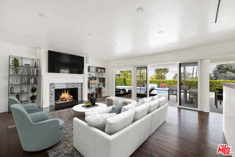 16324 Mandalay Dr, Encino CA 91436 inception-app-prod/MGFkNTExOTUtZDU4Yy00MDJkLTljYTQtNGI1N2NjNWMwOTkw/content/2024/10/d4c3dee29d36de3c26a2cea44de133fa49833397.jpg