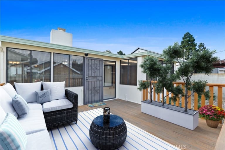 3639 W 147th St, Hawthorne, CA 90250 inception-app-prod/MGFkNTExOTUtZDU4Yy00MDJkLTljYTQtNGI1N2NjNWMwOTkw/content/2024/12/2a056ae739b7fb4fea64a71f931c87f52adb827f.jpg