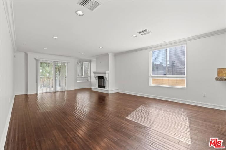 124 N Orlando Ave #102, Los Angeles, CA 90048 inception-app-prod/MGFkNTExOTUtZDU4Yy00MDJkLTljYTQtNGI1N2NjNWMwOTkw/content/2024/12/4daf10c58ebd30d35d911dc40f399c95d09c103f.jpg