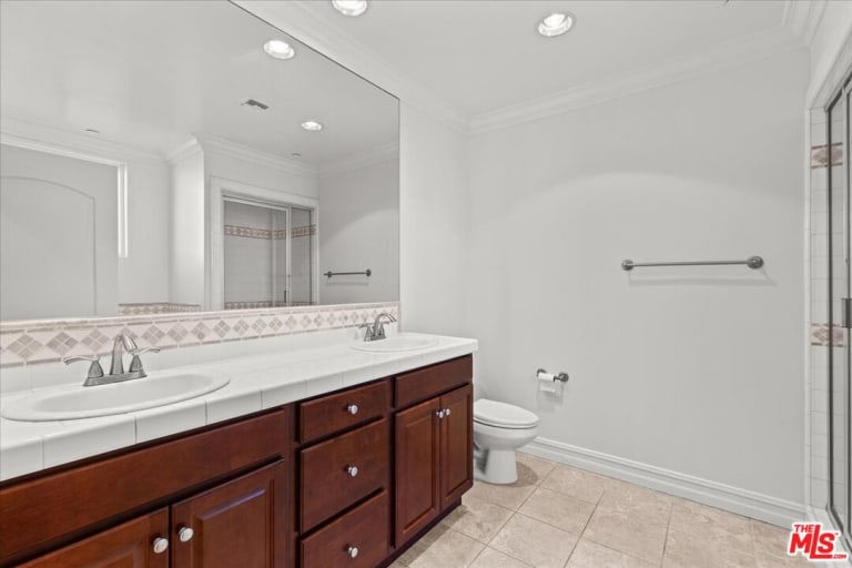 124 N Orlando Ave #102, Los Angeles, CA 90048 inception-app-prod/MGFkNTExOTUtZDU4Yy00MDJkLTljYTQtNGI1N2NjNWMwOTkw/content/2024/12/73b11a8619289b94f4f630fe3ecf64ac70bdc076.jpg