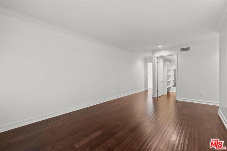 124 N Orlando Ave #102, Los Angeles, CA 90048 inception-app-prod/MGFkNTExOTUtZDU4Yy00MDJkLTljYTQtNGI1N2NjNWMwOTkw/content/2024/12/c4f62b6b36d8cfa5e7d25cdbcbd3bf2f43f16c3b.jpg