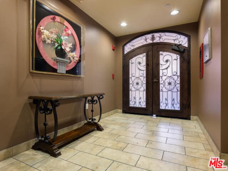 124 N Orlando Ave #102, Los Angeles, CA 90048 inception-app-prod/MGFkNTExOTUtZDU4Yy00MDJkLTljYTQtNGI1N2NjNWMwOTkw/content/2024/12/f0f9a4e3032184deef57bd4e45ff485cb3b43971.jpg