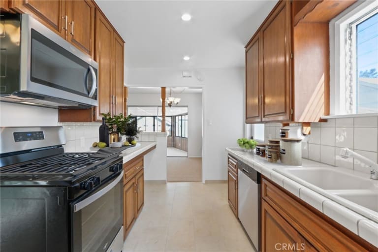 3639 W 147th St, Hawthorne, CA 90250 inception-app-prod/MGFkNTExOTUtZDU4Yy00MDJkLTljYTQtNGI1N2NjNWMwOTkw/content/2024/12/f238cc856241e85bc7aa4190e01b99ba966e2507.jpg