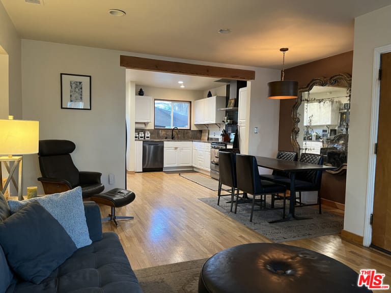 12251 Herbert St, Los Angeles, CA 90066 inception-app-prod/MGFkNTExOTUtZDU4Yy00MDJkLTljYTQtNGI1N2NjNWMwOTkw/content/2025/02/0de2a364c3868e4fc7b3a932f6115b9e274084de.jpg