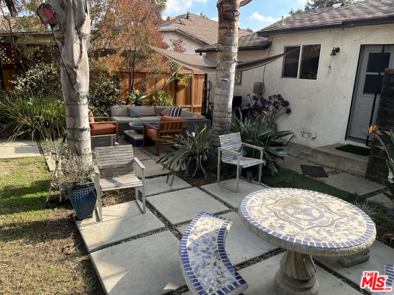 12251 Herbert St, Los Angeles, CA 90066 inception-app-prod/MGFkNTExOTUtZDU4Yy00MDJkLTljYTQtNGI1N2NjNWMwOTkw/content/2025/02/7eac12a735c3203b09fc15ffb5523b3c6c32bdcd.jpg