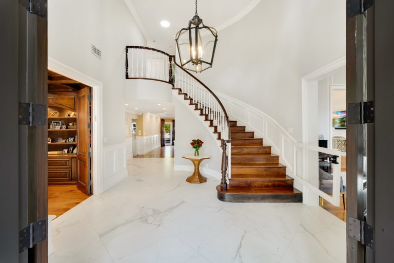 13037 San Vicente Blvd, Los Angeles, CA 90049 inception-app-prod/MGFkNTExOTUtZDU4Yy00MDJkLTljYTQtNGI1N2NjNWMwOTkw/content/2025/04/94457a58b08504e73a41f41e0231253bbc563170.jpg