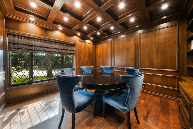 13037 San Vicente Blvd, Los Angeles, CA 90049 inception-app-prod/MGFkNTExOTUtZDU4Yy00MDJkLTljYTQtNGI1N2NjNWMwOTkw/content/2025/04/e3326f3c3b07a22f7daa98e3fdbfee4bc7918d6f.jpg