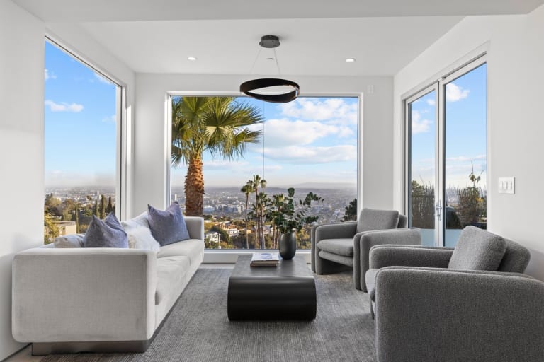 9270 Kinglet Dr, Los Angeles, CA 90069 inception-app-prod/MGFkNTExOTUtZDU4Yy00MDJkLTljYTQtNGI1N2NjNWMwOTkw/content/2025/07/a309d4b611699c3b7c40f323da60ef38fbe95916.jpg