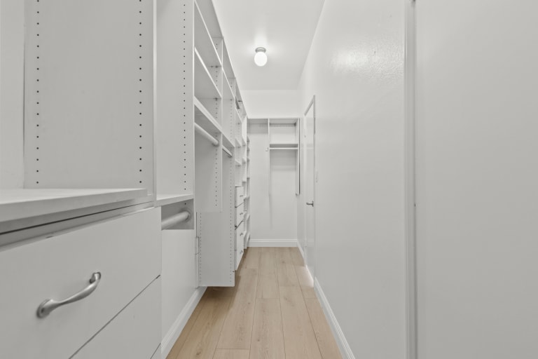 1027 S Bedford St #5, Los Angeles, CA 90035 inception-app-prod/MGFkNTExOTUtZDU4Yy00MDJkLTljYTQtNGI1N2NjNWMwOTkw/content/2025/10/35c66b1b759a547aec22bdfe1b4b568665b8df49.jpg