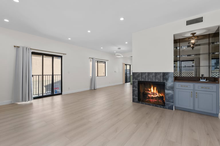 1027 S Bedford St #5, Los Angeles, CA 90035 inception-app-prod/MGFkNTExOTUtZDU4Yy00MDJkLTljYTQtNGI1N2NjNWMwOTkw/content/2025/10/73e851f95bd3180cec9d4a259cb0c0cd0ff7efd1.jpg