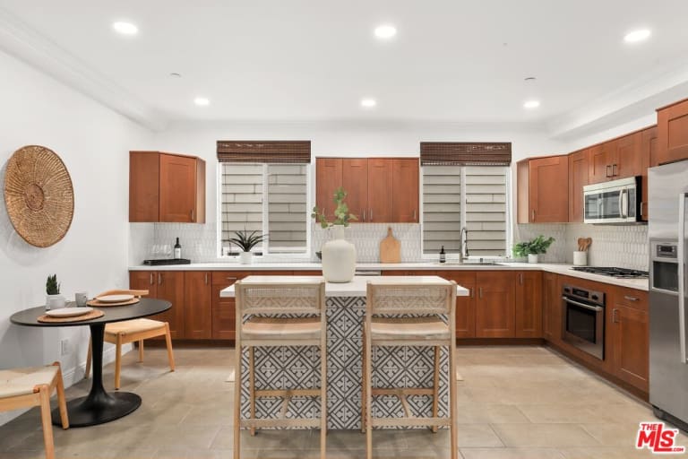 2470 S Centinela Ave #2, Los Angeles, CA 90064 inception-app-prod/MGFkNTExOTUtZDU4Yy00MDJkLTljYTQtNGI1N2NjNWMwOTkw/content/2026/05/027ab7d19ababca057b41ac71683855d817350da.jpg