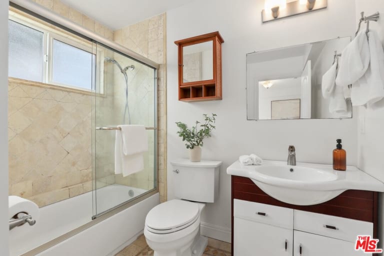 2470 S Centinela Ave #2, Los Angeles, CA 90064 inception-app-prod/MGFkNTExOTUtZDU4Yy00MDJkLTljYTQtNGI1N2NjNWMwOTkw/content/2026/05/1596aa91f5e5be35d935d62571ea79489d410af2.jpg