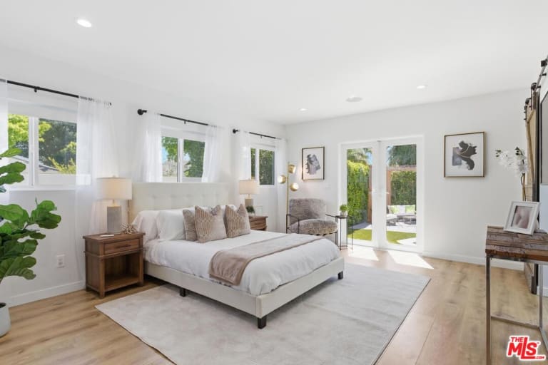 17320 Tiara St, Encino, CA 91316 inception-app-prod/MGFkNTExOTUtZDU4Yy00MDJkLTljYTQtNGI1N2NjNWMwOTkw/content/2026/05/38b2c68b67916ed8d3eb20802dcc8301713ec8ff.jpg