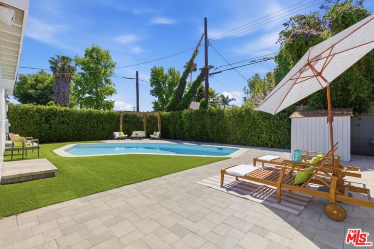 17320 Tiara St, Encino, CA 91316 inception-app-prod/MGFkNTExOTUtZDU4Yy00MDJkLTljYTQtNGI1N2NjNWMwOTkw/content/2026/05/5d1f98251e81c4a5aaa5cd3deee58872a4ad72c1.jpg