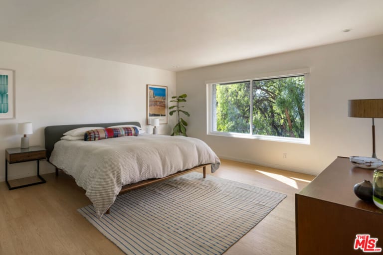 3654 Lavell Dr, Los Angeles, CA 90065 inception-app-prod/MGFkNTExOTUtZDU4Yy00MDJkLTljYTQtNGI1N2NjNWMwOTkw/content/2026/05/8422a55e697db14d16d741be28ff3e9c77212608.jpg