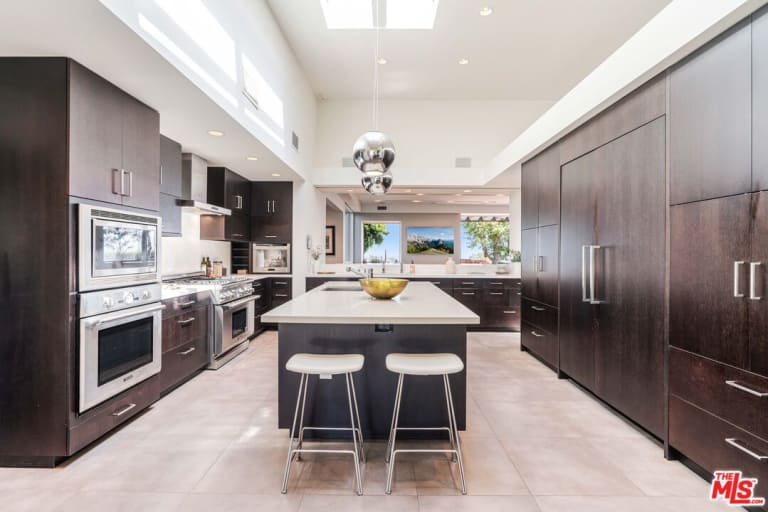 16622 Akron St, Pacific Palisades, CA 90272 inception-app-prod/MGFkNTExOTUtZDU4Yy00MDJkLTljYTQtNGI1N2NjNWMwOTkw/content/2026/07/0eecf5512f925f59393c7530d6f8e6a2432123e6.jpg