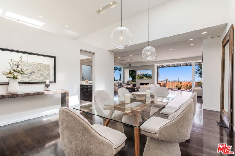 16622 Akron St, Pacific Palisades, CA 90272 inception-app-prod/MGFkNTExOTUtZDU4Yy00MDJkLTljYTQtNGI1N2NjNWMwOTkw/content/2026/07/44ed1e32a289ea76677de7c02ba5df56afd7e32c.jpg