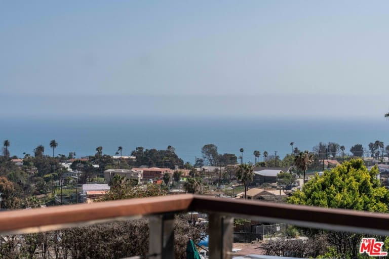 16622 Akron St, Pacific Palisades, CA 90272 inception-app-prod/MGFkNTExOTUtZDU4Yy00MDJkLTljYTQtNGI1N2NjNWMwOTkw/content/2026/07/a0ffc14de58f4160bffd57dc5731f0db5e071db3.jpg