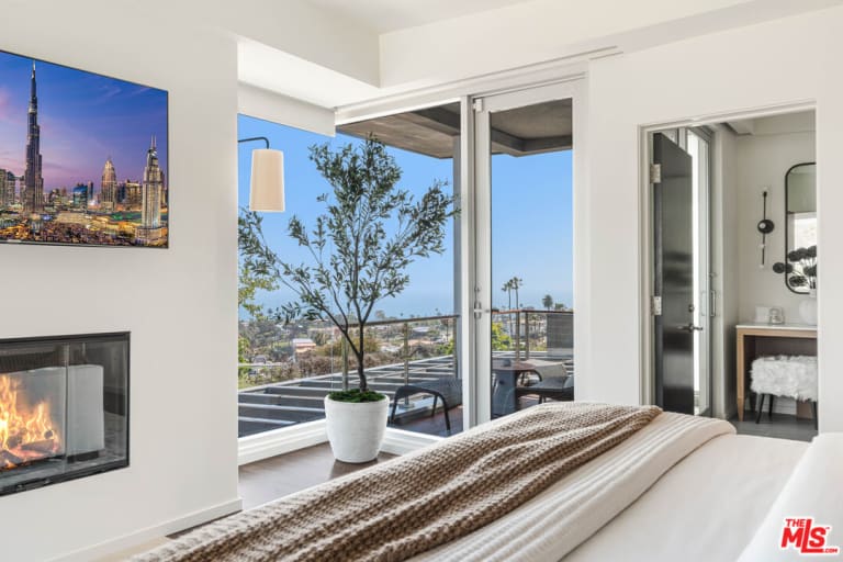 16622 Akron St, Pacific Palisades, CA 90272 inception-app-prod/MGFkNTExOTUtZDU4Yy00MDJkLTljYTQtNGI1N2NjNWMwOTkw/content/2026/07/a1428de815bd83505a060b42006796001f5a3eff.jpg