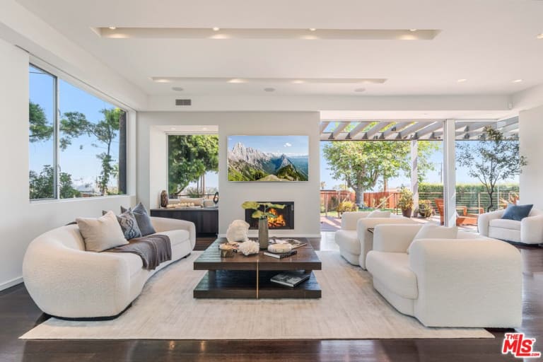 16622 Akron St, Pacific Palisades, CA 90272 inception-app-prod/MGFkNTExOTUtZDU4Yy00MDJkLTljYTQtNGI1N2NjNWMwOTkw/content/2026/07/ba8dde9109baaabeeb5f2d94daf88467ce6de826.jpg