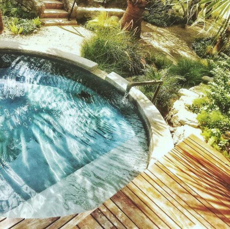 <p>11. Two Bunch Palms</p> inception-app-prod/MTExNzI4M2ItMjVkNC00Y2M0LWJmZjAtOGI0ZTUwMDVmNzNh/content/2023/01/3ed0b2ad001c4b49bab602a846d0951b39e6b14c.jpg