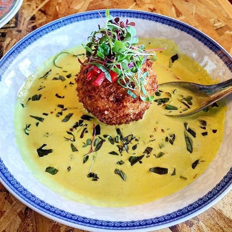 9. Rooster and the Pig inception-app-prod/MTExNzI4M2ItMjVkNC00Y2M0LWJmZjAtOGI0ZTUwMDVmNzNh/content/2023/01/5db1fe5ecbd181fcae94a08adb2e4c4cae5a9a8c.jpg