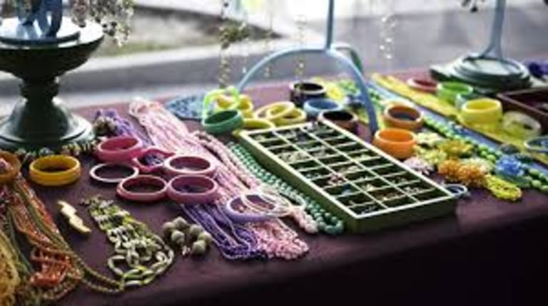 9. Palm Springs Vintage Market inception-app-prod/MTExNzI4M2ItMjVkNC00Y2M0LWJmZjAtOGI0ZTUwMDVmNzNh/content/2023/01/6818470b04d0dc9f2b01d223be20c63deae90f5b.png