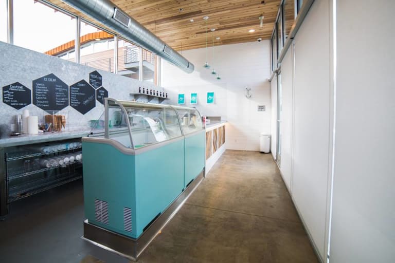 7. Ice Cream Shop(pe) @ Arrive Hotel inception-app-prod/MTExNzI4M2ItMjVkNC00Y2M0LWJmZjAtOGI0ZTUwMDVmNzNh/content/2023/01/8457d5d64b1543ccf96ae14768e7589f692dd335.jpg