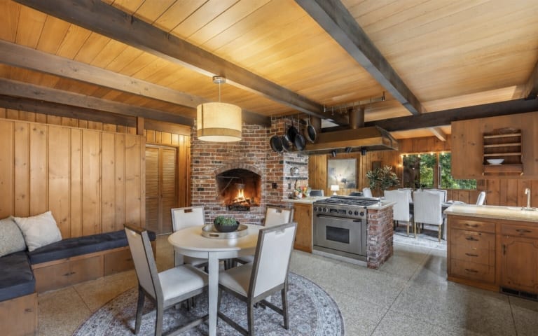 <p>16521 NE 1st Pl. | Bellevue</p> inception-app-prod/MjlkZDVlZmQtZjE0OS00MmVjLThkOTItZGY4OWY5Y2ExYTZj/content/2026/05/1800d5a7aed595b90f7fe49565d37f86aba74882.png